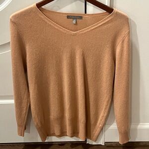 Neiman Marcus V-Neck Sweater in Soft Brown